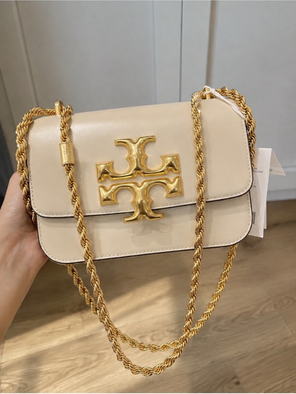 Tory Burch Cream Crossbody Bag with Gold Logo and Chain - Picture 4 of 4